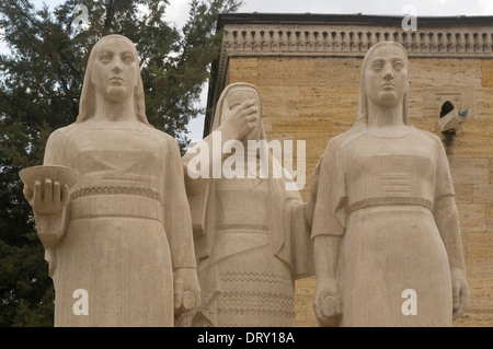 Asien, Türkei, Ankara, Anit Kabir, Mausoleum von Mustafa Kemal Atatűrk, Frauen-Statuen Stockfoto