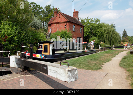 Ein Narrowboat Cropredy Schloss am Oxford-Kanal in das Dorf Cropredy Oxfordshire Stockfoto