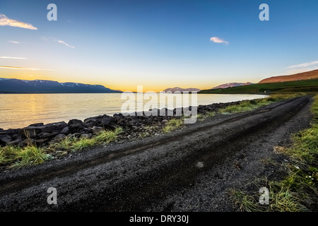 Leere Straße, Eyjafjordur, Akureyri, Island Stockfoto