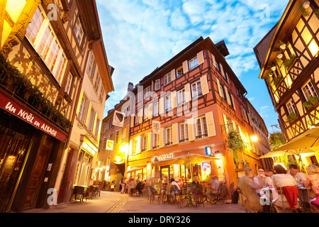 Nachtleben im Stadtteil Petite France. In Straßburg. Bas-Rhin. Das Elsass. Frankreich Stockfoto