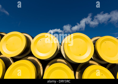 Leitungen am Geothermiekraftwerk svartsengi, Island. Stockfoto