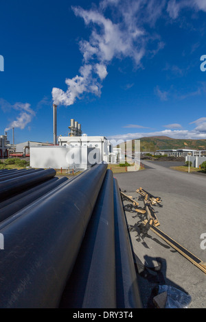 Leitungen am Geothermiekraftwerk svartsengi, Island. Stockfoto