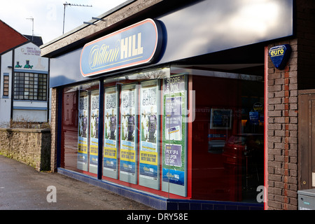 William Hill Buchmacher Shop auf der Hautpstraße Dunmurry Belfast uk Stockfoto