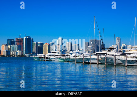 Die Innenstadt von Miami mit blauem Himmel, Florida Stockfoto