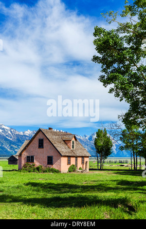 Altes Bauernhaus auf historischen Mormone Zeile, Grand Teton National Park, Jackson Hole Valley, Wyoming, USA Stockfoto
