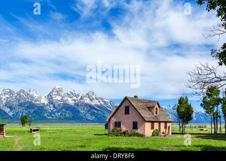 Altes Bauernhaus auf historischen Mormone Zeile, Grand Teton National Park, Jackson Hole Valley, Wyoming, USA Stockfoto