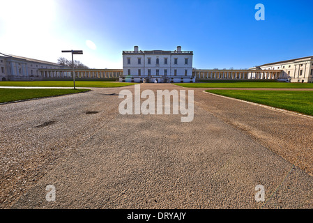 Greenwich ist bemerkenswert für seine maritime Geschichte und seinen Namen auf dem Nullmeridian (0° Längengrad) Stockfoto