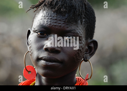 Uganda Karamoja Kotido, Karimojong Menschen, pastorale Stamm, Frau mit Gesicht scarification Stockfoto