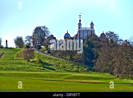 Greenwich ist bemerkenswert für seine maritime Geschichte und seinen Namen auf dem Nullmeridian (0° Längengrad) Stockfoto