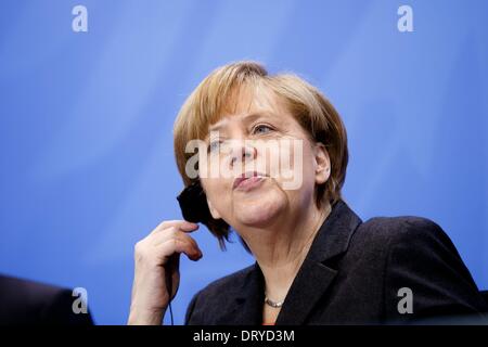 Berlin, Deutschland. 04. Februar, 2014. Bundeskanzlerin Angela Merkel begrüßt der türkische Ministerpräsident Recep Tayyip Erdogan um Meinungsaustausch im Bundeskanzleramt. Das gemeinsame Gespräch konzentriert sich die bilateralen Beziehungen und aktuelle internationale Fragen, wie Syrien. Nach dem Treffen geben sie eine gemeinsame Pressekonferenz in der Kanzlei in Berlin. 4. Februar 2014. / Foto: Angela Merkel (CDU), Bundeskanzlerin. Reynaldo Paganelli/NurPhoto/ZUMAPRESS.com/Alamy © Live-Nachrichten Stockfoto