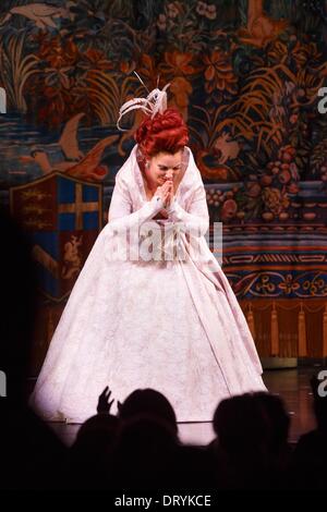 New York, NY, USA. 4. Februar 2014. Fran Drescher in Anwesenheit für Rodgers Hammersteins Cinderella Debüts neue Darsteller, Broadway Theater, New York, NY 4. Februar 2014. Bildnachweis: Jason Smith/Everett Collection/Alamy Live-Nachrichten Stockfoto