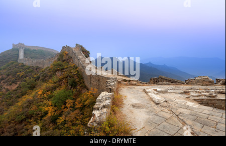 die große Mauer im Morgengrauen Stockfoto