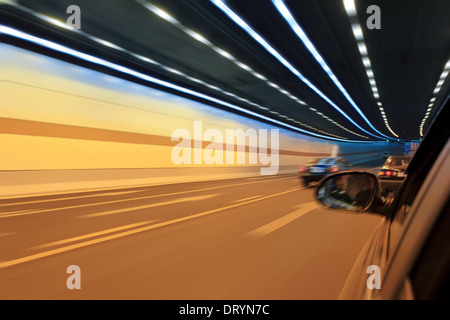 dynamische Tunnel Hintergrund Stockfoto