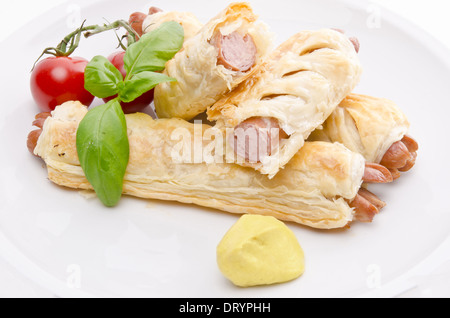 Frankfurter und Blätterteig Stockfoto