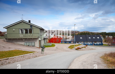 Ruhigen Straße im norwegischen Landschaft. Rorvik Stadt Stockfoto