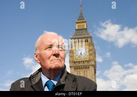 Der ehemalige Arbeitsminister Tony Benn vor House of Parlament London Stockfoto