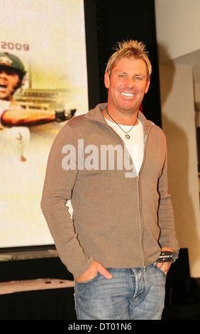 Australische Cricketspieler Shane Warne Besuche HMV-Flagship-Store in der Londoner Oxford Street Stockfoto