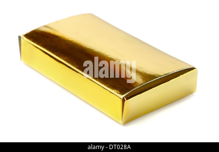 Kleine goldene Box isoliert auf weiss