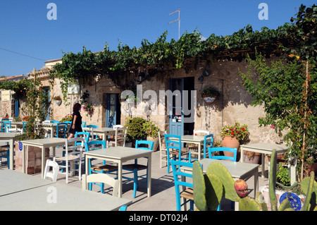 Blick auf die La cialoma Restaurant, alte Meer villageof Marzamemi, Sizilien Stockfoto