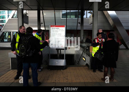 London, UK. 5. Februar 2014. Vauxhall Station geschlossen Credit: Rachel Megawhat/Alamy Live News Stockfoto