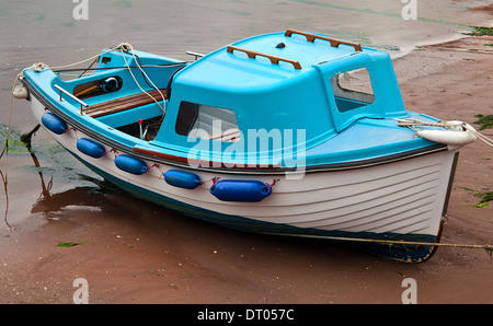 Sportboote warten auf die Flut Hafen von Brixham, Devon Stockfoto