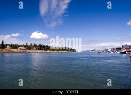 Die Swinomish Kanal teilt La Conner aus der Skagit Indianerreservation Ländereien, Skagit County, Washington, USA Stockfoto