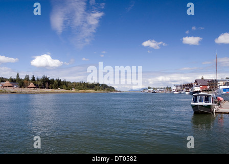 Die Swinomish Kanal teilt La Conner aus der Skagit Indianerreservation Ländereien, Skagit County, Washington, USA Stockfoto