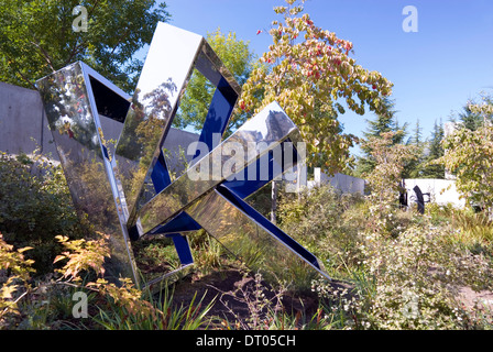 Der Perre Ventaglio III von Beverly Pepper, die Olympic Sculpture Park, Seattle, USA 2012.  Eine Edelstahl und Emaille poliert K Stockfoto