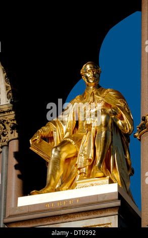 London, England, UK. Albert Memorial (1872) in die Kensington Gardens. Vergoldete Statue von Prinz Albert. Stockfoto