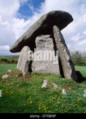 Trethevy Quoit Portal Dolmen, Cornwall: eine neolithische gekammert Grab ausgerichtet E-W mit Grabkammer, Vorzimmer & Deckstein. Stockfoto