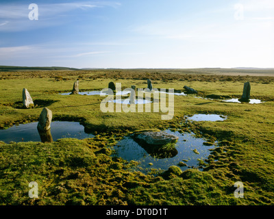 Aussehende SW bei Altarnun Steinkreis, Cornwall, rekonstruierte 1889 als Kreis von 8 Steinen, Lücke bei N(R) markiert einen fehlenden 9. Stein Stockfoto