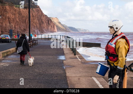 Sidmouth, Devon, England. Februar 2014. Die Jura-Küste am östlichen Ende der Promenade Sidmouth. Stockfoto