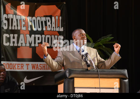 5. Februar 2014: Head Coach Tim Ice'' Harris von Booker T. Washington High School in Miami, Florida spricht vom Podium am Nationalfeiertag Unterzeichnung Stockfoto