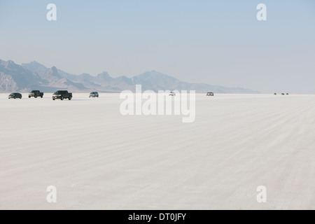 Salzsee von Bonneville Utah USA Autos fahren auf dem Salzsee von Bonneville Speed Week Stockfoto