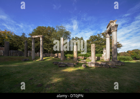 Römische Ruinen in Virginia Water Surrey Stockfoto