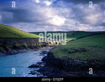 Küsten Blick auf Port Quin, Cornwall, England, UK Stockfoto