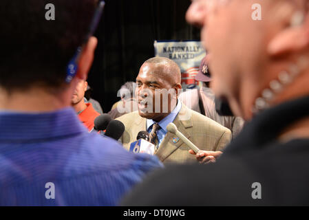 5. Februar 2014: Head Coach Tim Ice'' Harris von Booker T. Washington High School in Miami, Florida spricht zu den Medien auf Unterzeichnung Nationalfeiertag Stockfoto