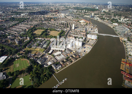 Luftaufnahme von London und die Themse nach Osten in Richtung Westminster und der City. Stockfoto