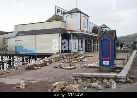 Teignmouth, Devon, UK. 5. Februar 2014. Welle Schaden in Teignmouth Seafront Credit: Vicki Gardner/Alamy Live News Stockfoto