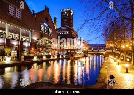 Den Kanal und Krug und Pianobar am Brindley Place im Stadtzentrum von Birmingham UK Stockfoto