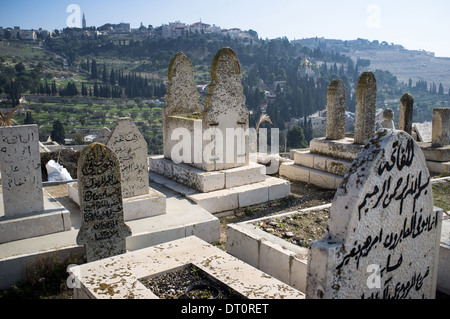 Yeusefiya-Friedhof in Jerusalem, Hintergrund Mary Magdalene-Kirche, Israel, Nahost Stockfoto