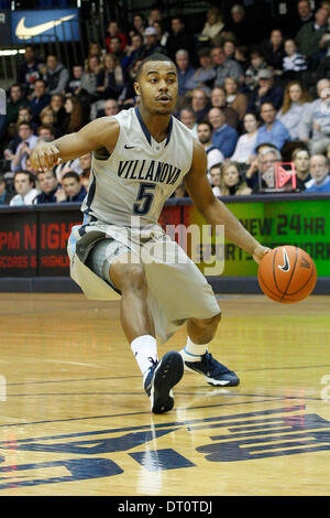 3. Februar 2014: Villanova Wildcats guard Tony Chennault (5) in Aktion bei den NCAA-Basketball-Spiel zwischen dem Xavier Musketeers und Villanova Wildcats im Pavillon in Villanova, Pennsylvania. Villanova Wildcats gewann 81-58. (Christopher Szagola/Cal Sport Media) Stockfoto