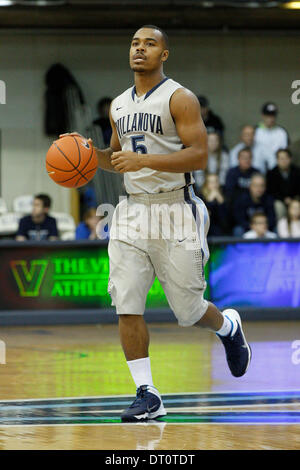 3. Februar 2014: Villanova Wildcats guard Tony Chennault (5) in Aktion bei den NCAA-Basketball-Spiel zwischen dem Xavier Musketeers und Villanova Wildcats im Pavillon in Villanova, Pennsylvania. Villanova Wildcats gewann 81-58. (Christopher Szagola/Cal Sport Media) Stockfoto