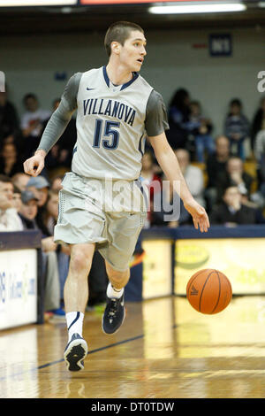 3. Februar 2014: Villanova Wildcats bewachen Ryan Arcidiacono (15) in Aktion bei den NCAA-Basketball-Spiel zwischen dem Xavier Musketeers und Villanova Wildcats im Pavillon in Villanova, Pennsylvania. Villanova Wildcats gewann 81-58. (Christopher Szagola/Cal Sport Media) Stockfoto