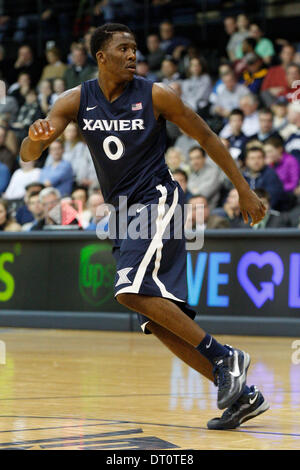 3. Februar 2014: Xavier Musketeers bewachen Semaj Christon (0) in Aktion bei den NCAA-Basketball-Spiel zwischen dem Xavier Musketeers und Villanova Wildcats im Pavillon in Villanova, Pennsylvania. Villanova Wildcats gewann 81-58. (Christopher Szagola/Cal Sport Media) Stockfoto