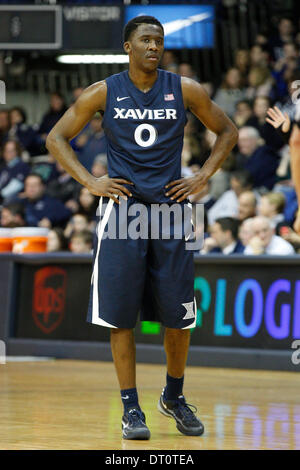 3. Februar 2014: Xavier Musketeers Wache Semaj Christon (0) sieht bei den NCAA-Basketball-Spiel zwischen dem Xavier Musketeers und Villanova Wildcats im Pavillon in Villanova, Pennsylvania. Villanova Wildcats gewann 81-58. (Christopher Szagola/Cal Sport Media) Stockfoto