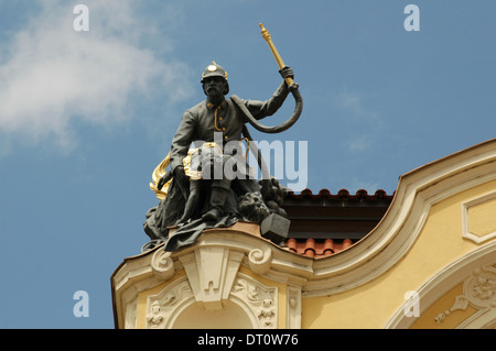 Jugendstil Dekoration auf der Oberseite des Ministeriums für lokale Entwicklung Gebäude im Jahr 1898 in den Alten Stadtplatz in Stare Mesto Prag gebaut Tschechische Stockfoto