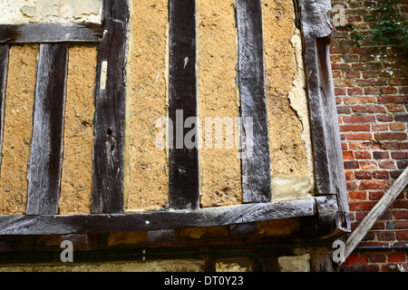 Details des Holzrahmens und der Knüppel-und-Daub-Struktur des historischen Cottage in Leicester Square , Penshurst , Kent , England Stockfoto