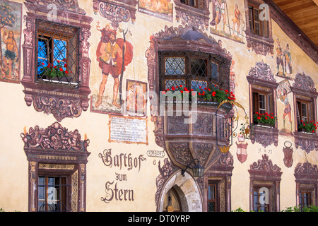 Hotel Gasthof Stern 16. Jahrhundert im Kirchweg, gebaut 1573, im alten Teil der Stadt Oetz in Tirol, Österreich Stockfoto