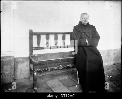 Vater Superior Luager Slanter wurde um 1906 in der Mission Santa Barbara fotografiert, eine Schlüsselfigur in der Geschichte der Mission während dieser Zeit. Stockfoto